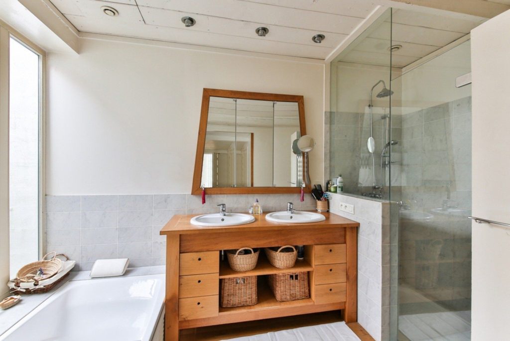 découvrez nos conseils pratiques et astuces pour rénover votre salle de bain facilement, alliant simplicité, style et fonctionnalité.