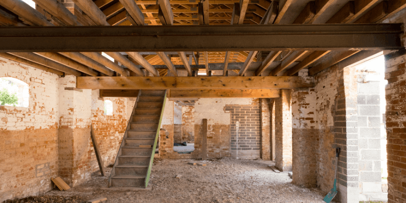 découvrez nos astuces pour rénover la toiture de votre grange tout en optimisant les coûts. guide pratique pour un entretien durable et économique.