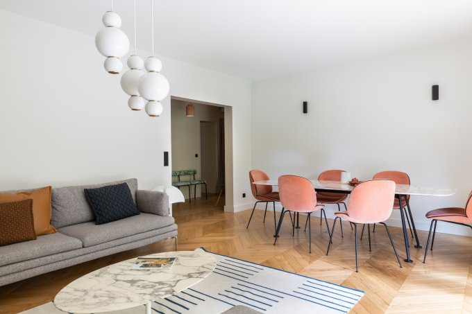 découvrez comment rénover un appartement des années 60 pour le transformer en un espace moderne, alliant charme rétro et design contemporain.