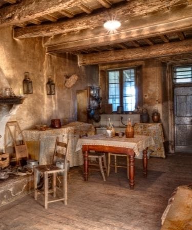 découvrez nos conseils clés pour rénover une vieille maison efficacement, en alliant respect du patrimoine et modernité.