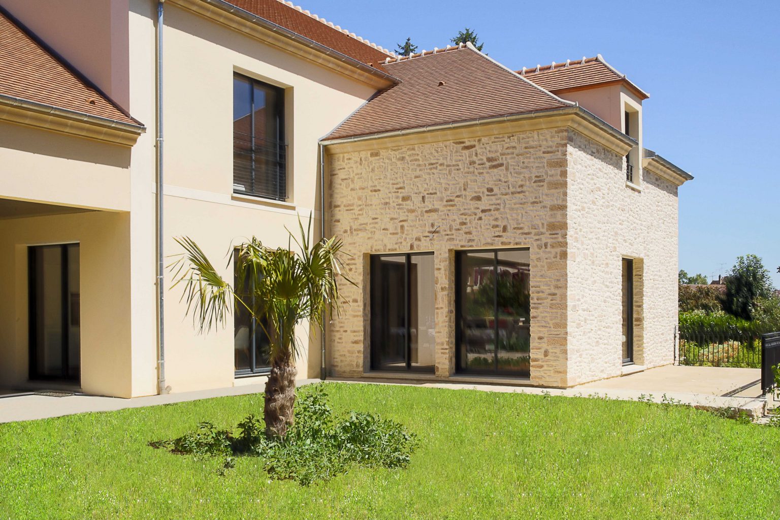découvrez nos conseils et solutions pour rénover la façade de votre maison et lui redonner beauté et protection durable.