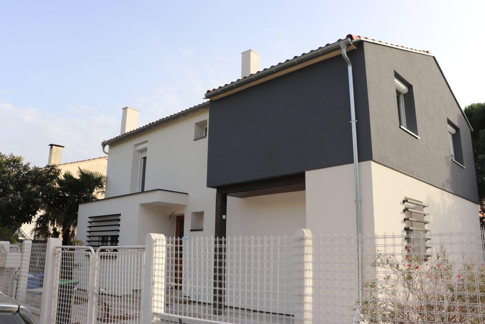 transformez l'apparence de votre maison en rénovant sa façade pour un look neuf et attrayant. découvrez nos conseils et services pour une rénovation réussie.