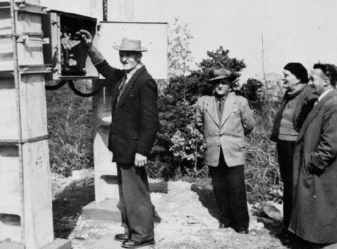 assurez la sécurité de votre installation électrique des années 60 grâce à nos services de rénovation fiables et conformes aux normes actuelles.