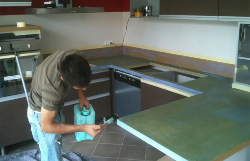 découvrez des astuces efficaces pour réparer votre plan de travail rapidement et à moindre coût. guide pratique pour restaurer votre surface avec succès.