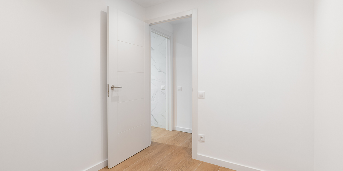 découvrez des méthodes simples et efficaces pour réparer un trou dans une porte facilement, en suivant nos conseils pratiques étape par étape.