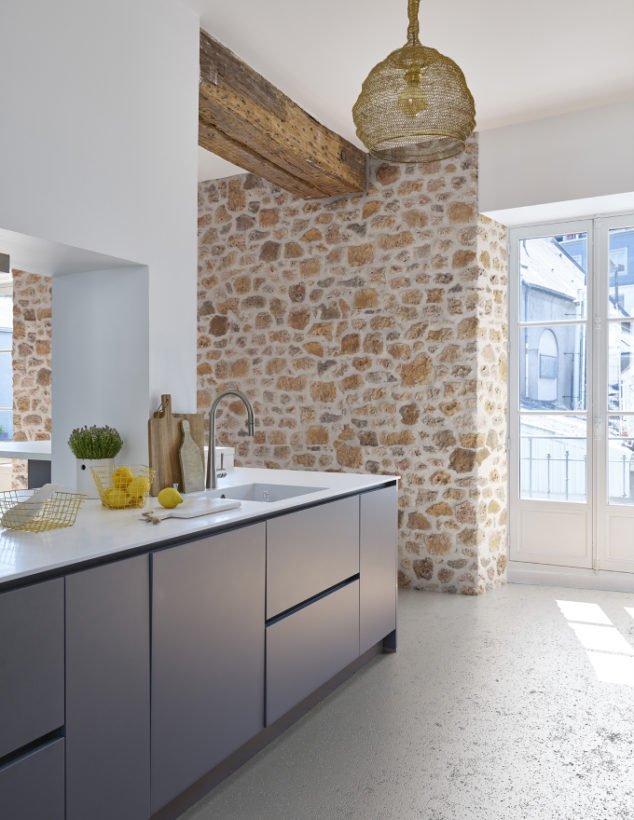 découvrez nos solutions de revêtement mural pour cuisine alliant esthétique et résistance, parfaites pour protéger et embellir vos murs.