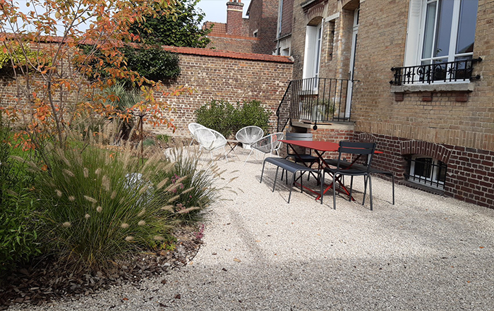 découvrez nos solutions de revêtement terrasse alliant esthétique et durabilité pour sublimer et protéger votre espace extérieur.