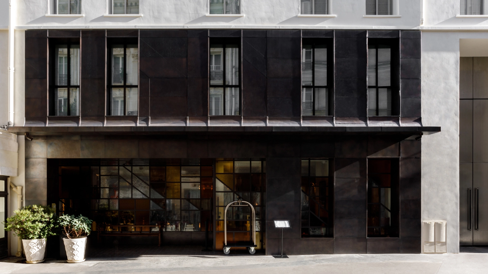 découvrez rm paris, l'adresse incontournable du style raffiné alliant élégance et sophistication pour un look unique et distingué.