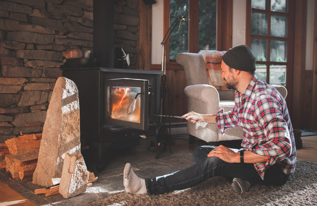 découvrez le rôle essentiel du ramoneur pour l'entretien et la sécurité de votre cheminée, garantissant un fonctionnement optimal et prévenant les risques d'incendie.