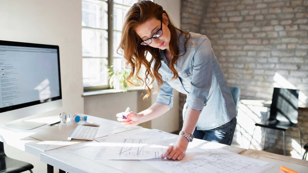 découvrez le salaire mensuel moyen d'un architecte d'intérieur en 2025, les facteurs influençant la rémunération et les perspectives d'évolution dans ce métier créatif.