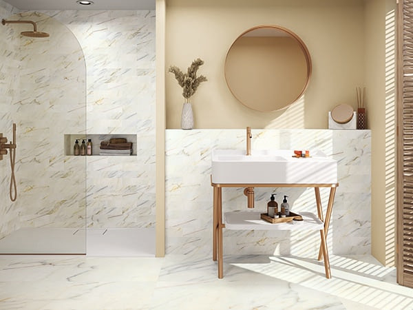 découvrez les indispensables pour aménager une salle de bain confortable et créer un véritable espace détente chez vous.