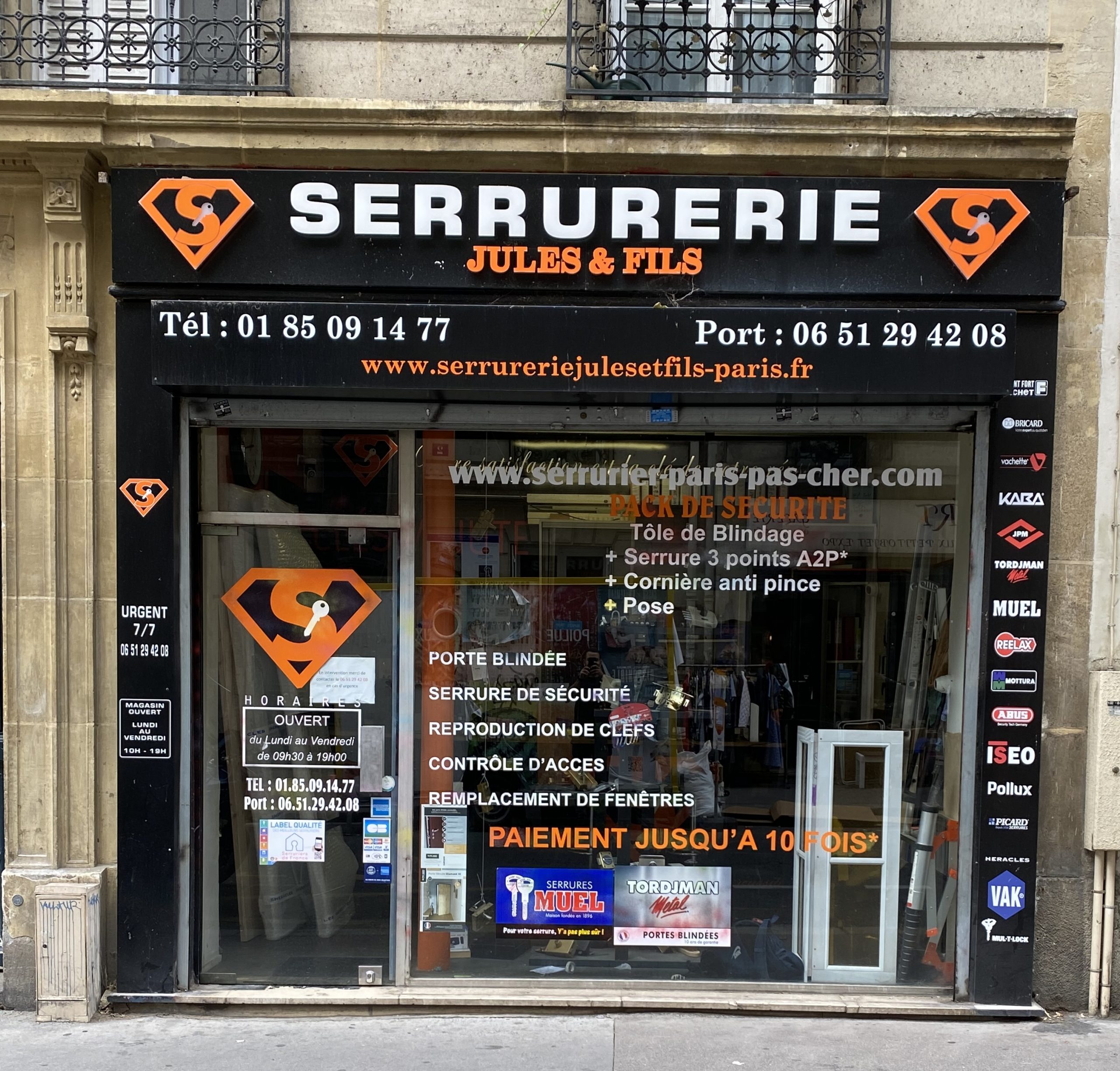 serrurier paris 24h : installation et dépannage rapide de serrurerie, intervention urgente à toute heure pour sécuriser vos portes et serrures.