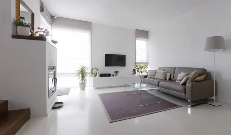 découvrez tout sur le sol en résine : ses coûts, ses avantages et ses limites pour faire le meilleur choix pour votre intérieur.