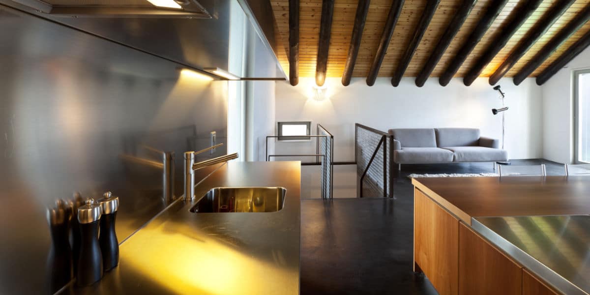 découvrez les coûts associés aux sols en résine et les limites à considérer avant de choisir ce revêtement moderne et durable pour vos espaces.