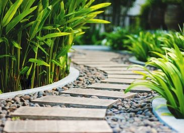 découvrez notre gamme de sols extérieurs résistants et esthétiques, idéals pour aménager vos jardins, terrasses et allées avec style et durabilité.