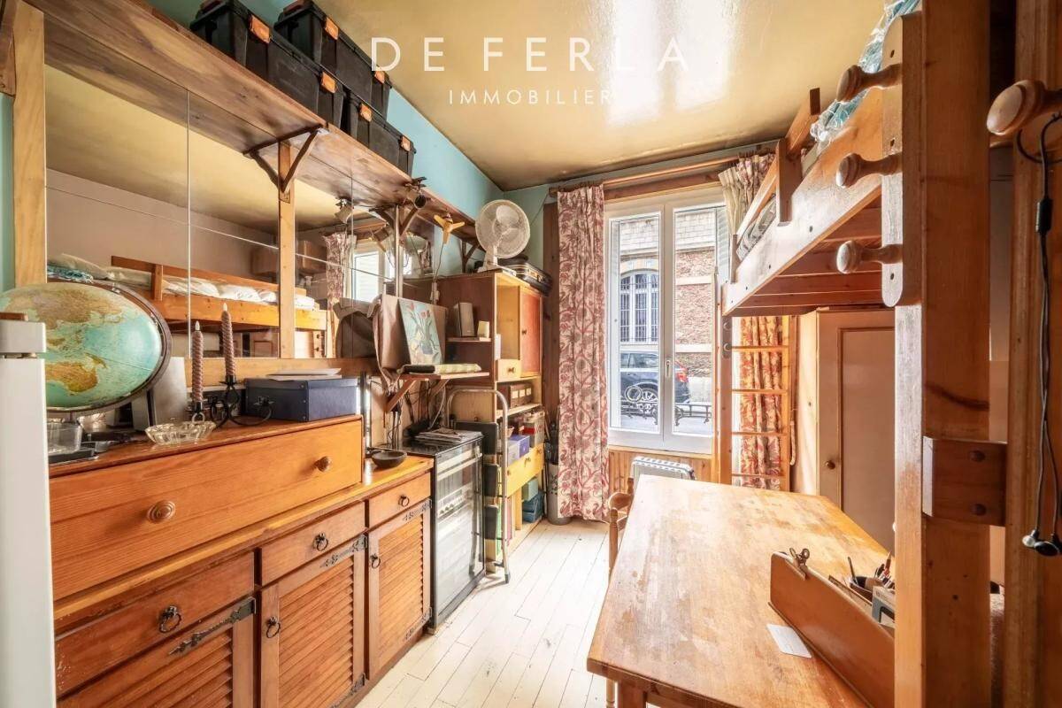 découvrez ce studio à rénover idéalement situé à paris, offrant un potentiel unique pour créer un espace personnalisé au cœur de la capitale.