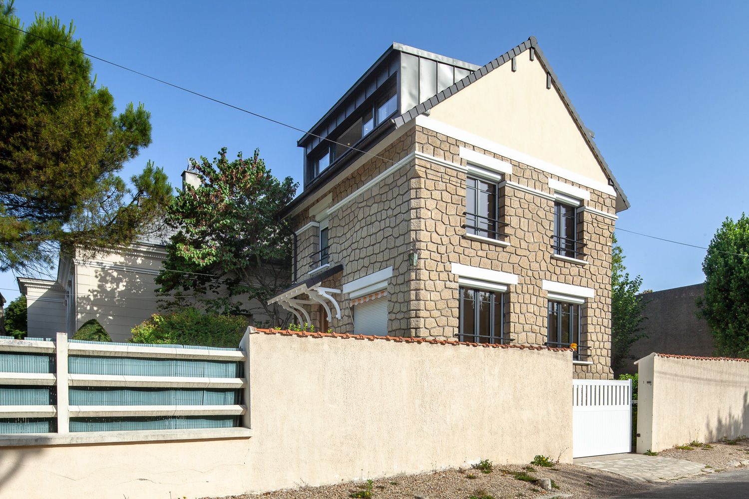 surelevation maison abordable 2 découvrez nos solutions de surélévation de maison abordables pour gagner de l'espace et augmenter la valeur de votre bien immobilier sans vous ruiner.