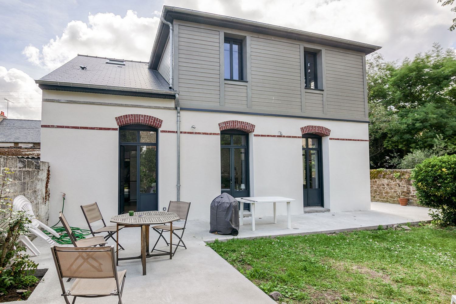 découvrez comment surélever votre maison pour gagner de l'espace et améliorer votre confort. guide complet des étapes, avantages et conseils pour réussir votre projet de surélévation.