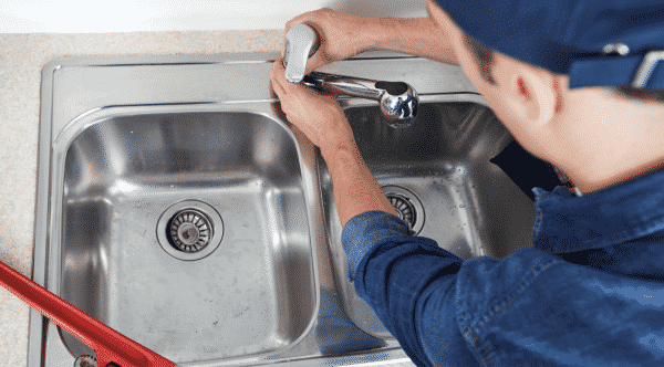 découvrez nos tarifs plombier pour le week-end et évitez les mauvaises surprises grâce à des prix clairs et transparents.