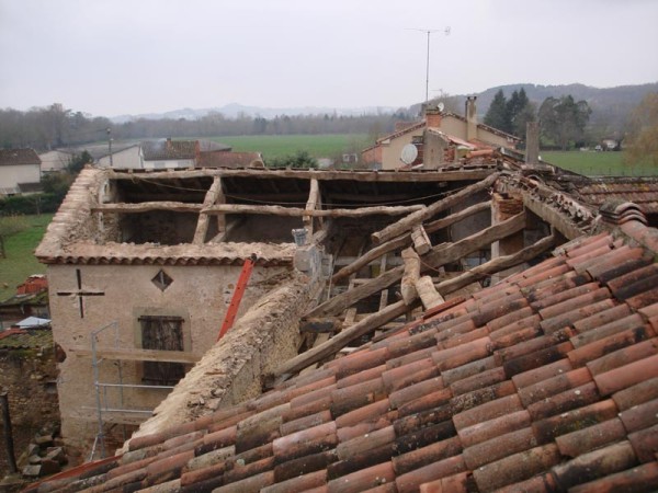 découvrez les tarifs pour refaire votre toiture et obtenez un devis personnalisé pour vos travaux de rénovation de toiture.