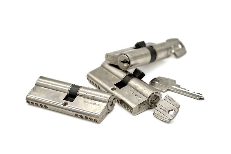 découvrez nos tarifs serrurier d'urgence pour le week-end à paris 20, proche bagnolet. intervention rapide et efficace pour tous vos besoins en serrurerie, disponible 7j/7.