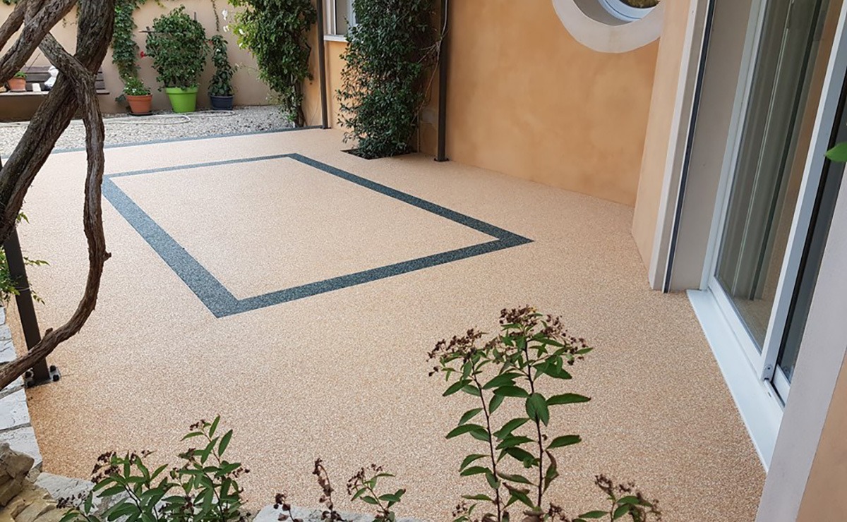 découvrez notre guide complet sur les terrasses en résine : conseils, avantages, types de résine et étapes pour créer la terrasse parfaite.