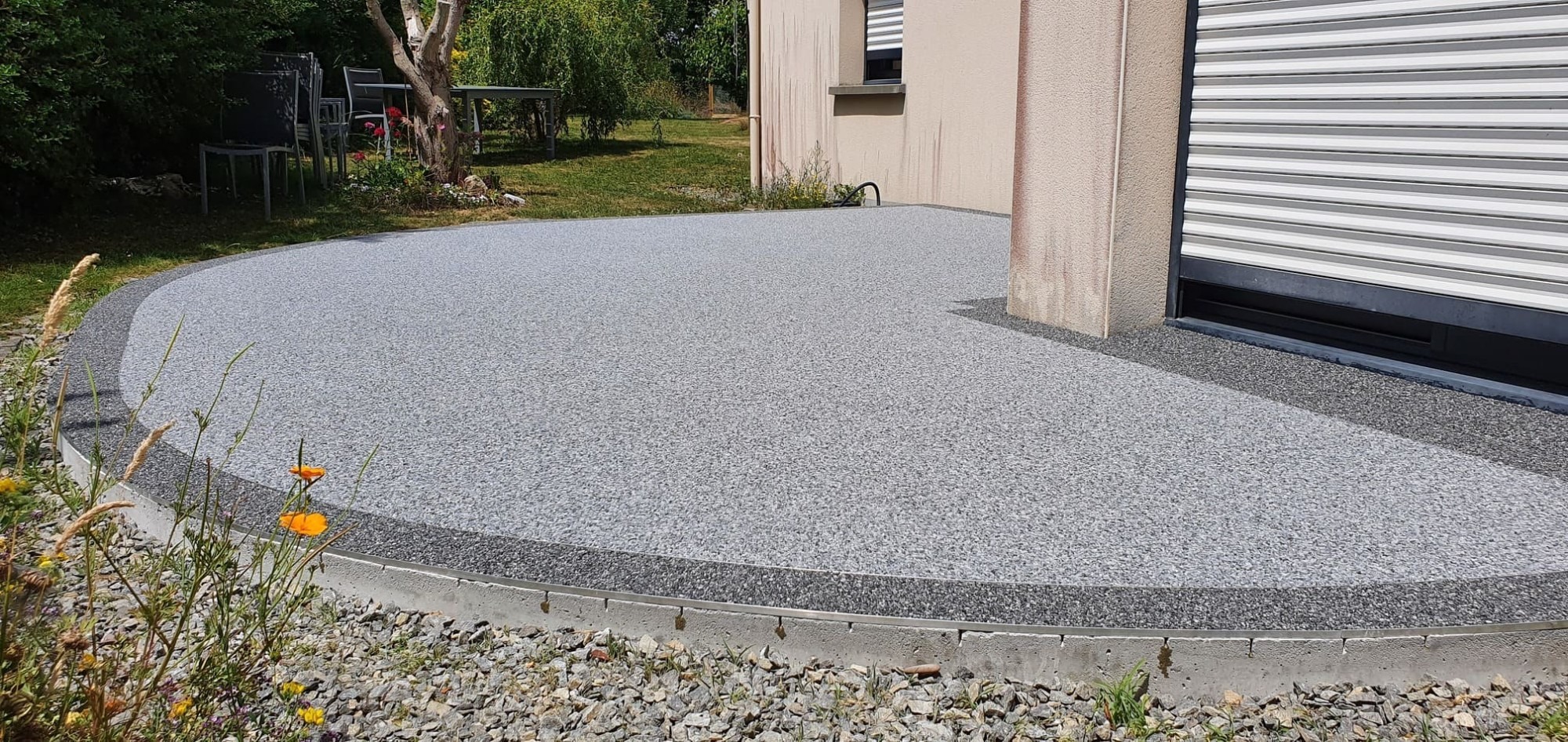 découvrez notre guide complet sur les terrasses en résine : conseils, avantages, choix des matériaux et étapes de réalisation pour une terrasse durable et esthétique.
