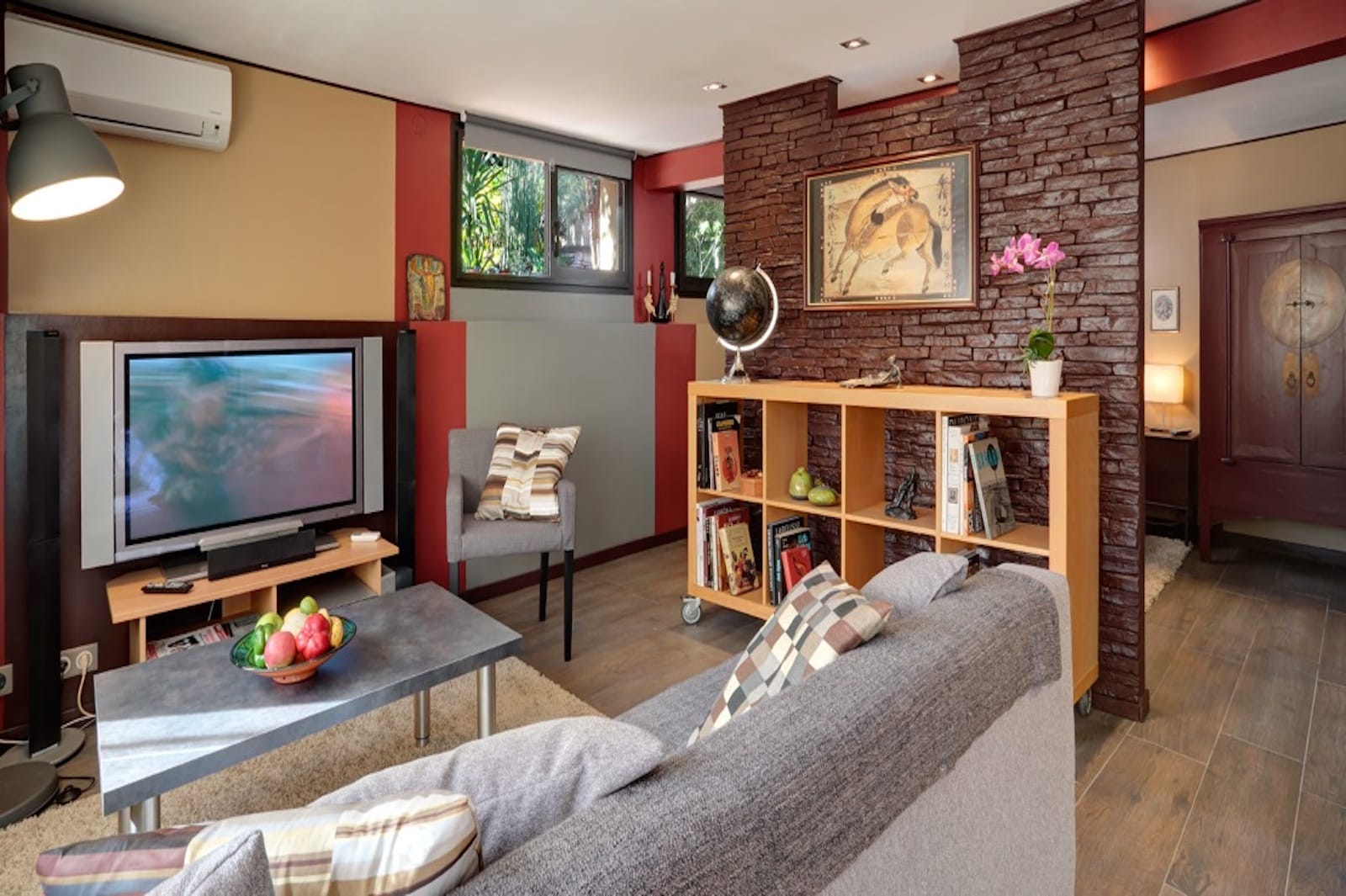 découvrez comment transformer votre garage en studio avec nos conseils pratiques et une estimation des prix pour réussir votre projet d'aménagement.