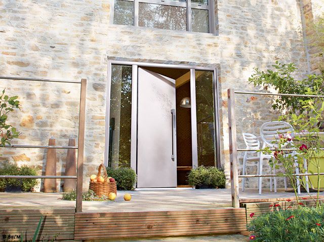 découvrez comment transformer une grange en maison confortable et moderne grâce à nos conseils pratiques et astuces de rénovation.