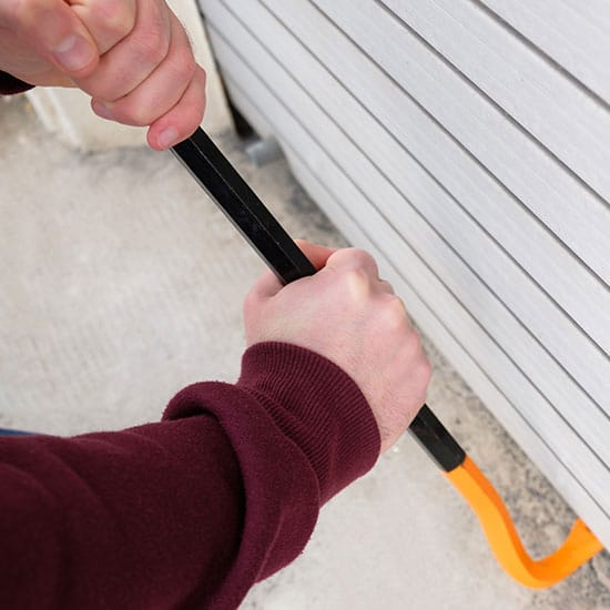 découvrez nos volets robustes et sécurisés pour protéger efficacement vos fenêtres contre les intrusions et les intempéries.