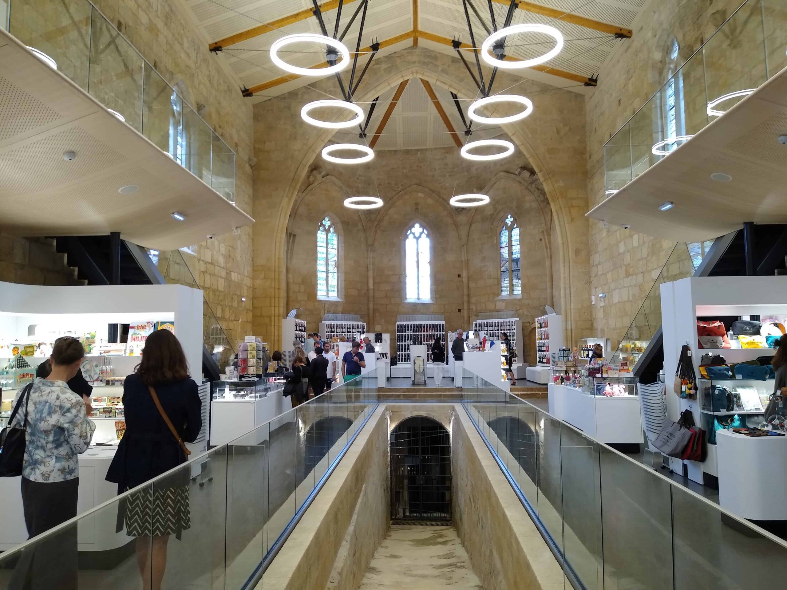 découvrez des opportunités d'achat d'églises à rénover dans le 15e arrondissement de paris. transformez ce lieu unique en un espace d'exception selon vos envies.
