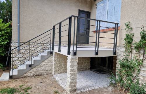 découvrez nos solutions d'agrandissement pour maison surélevée afin d'optimiser votre espace de vie tout en conservant le style et la solidité de votre habitat.