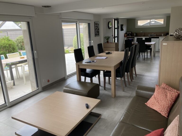 découvrez nos solutions professionnelles pour l'agrandissement de votre sous-sol, optimisez l'espace et apportez lumière et confort à votre habitation.