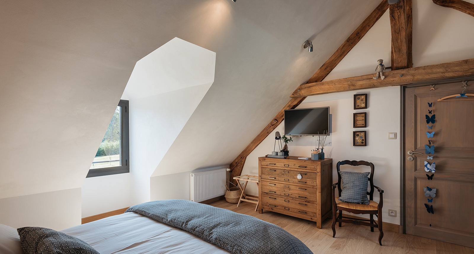 découvrez nos conseils et idées pour l'aménagement de votre grenier, optimisez l'espace et transformez-le en pièce fonctionnelle et agréable.