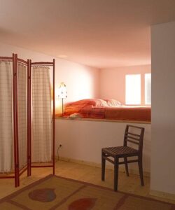 découvrez comment aménager un sous-sol en appartement fonctionnel et confortable, avec des conseils pratiques pour maximiser l'espace et la luminosité.