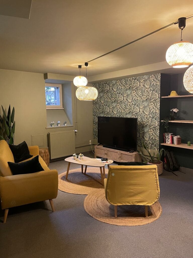 découvrez comment aménager votre sous-sol en un espace habitable confortable et fonctionnel grâce à nos conseils pratiques et idées d'aménagement.