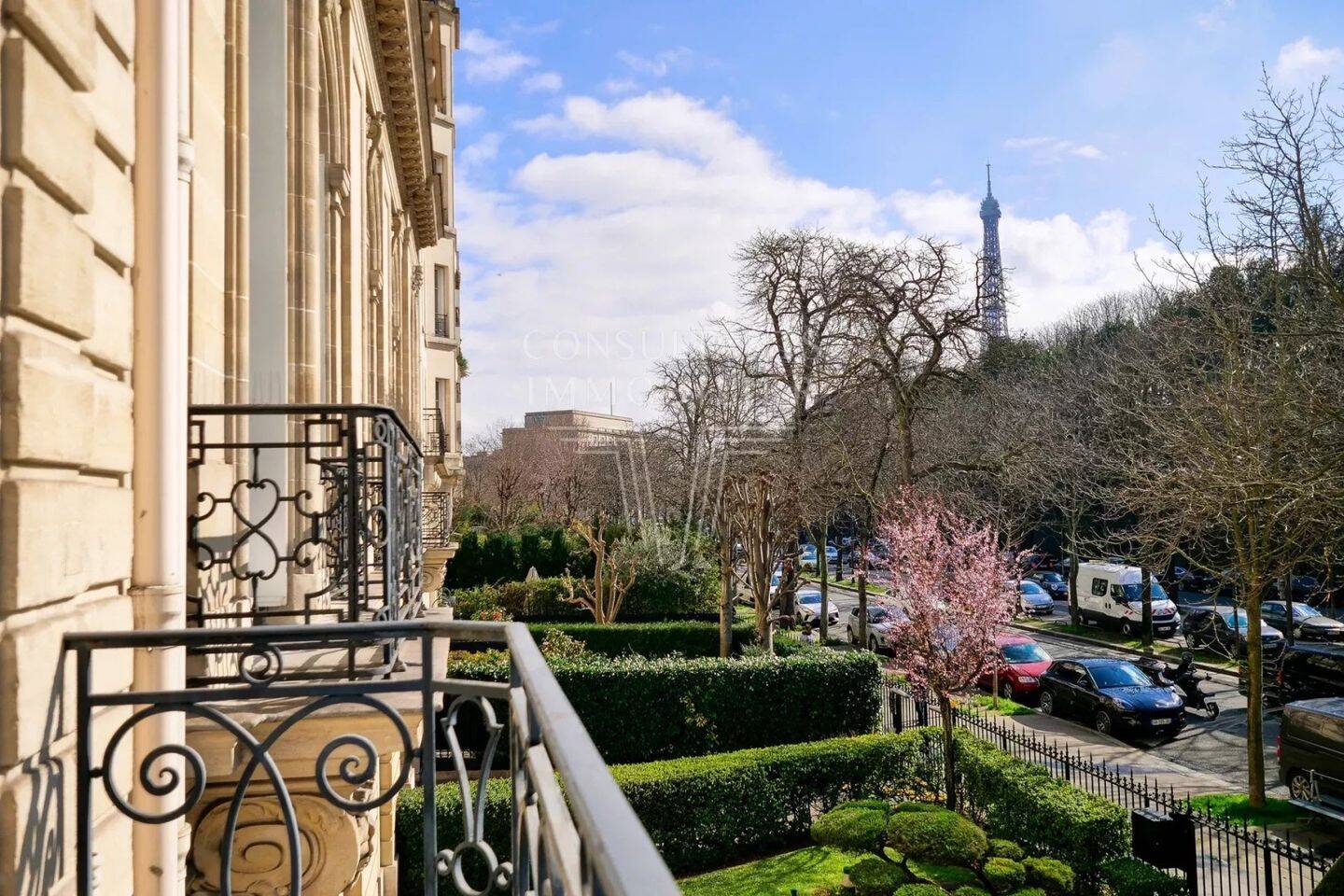 découvrez cet appartement à rénover situé dans le 16e arrondissement de paris, une opportunité unique pour créer votre espace de vie idéal au cœur de la capitale.