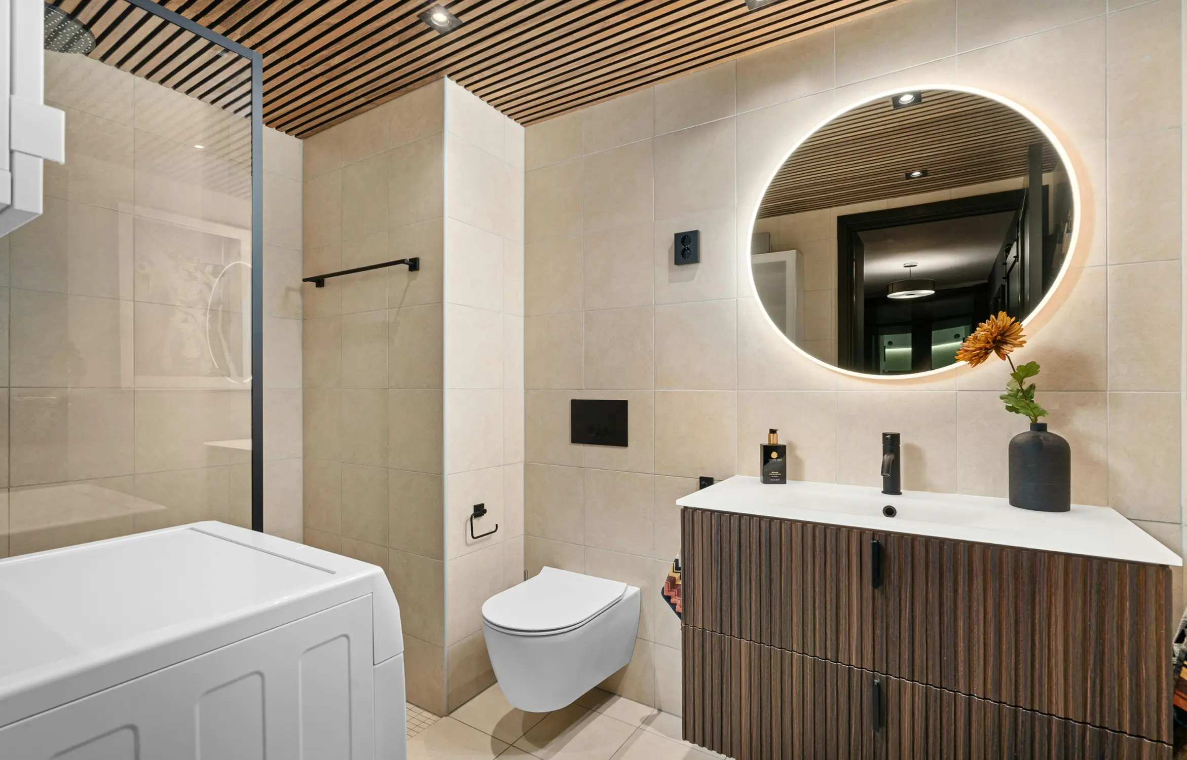 artisan spécialisé en rénovation de salle de bain, offrant des services de qualité pour transformer votre espace avec savoir-faire et attention aux détails.