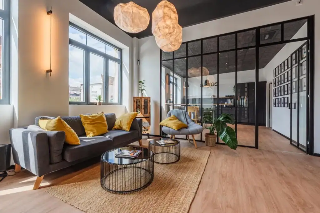 cabinet d'architectes à paris spécialisé dans la création d'espaces sur-mesure alliant design, fonctionnalité et innovation pour répondre à vos besoins uniques.