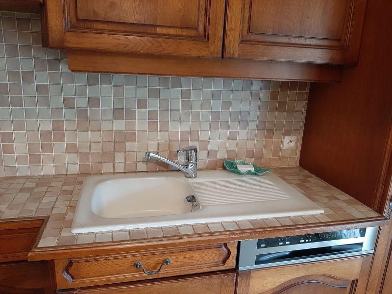 découvrez comment changer le carrelage de votre cuisine facilement et rapidement avec nos conseils pratiques et astuces pour un résultat parfait.