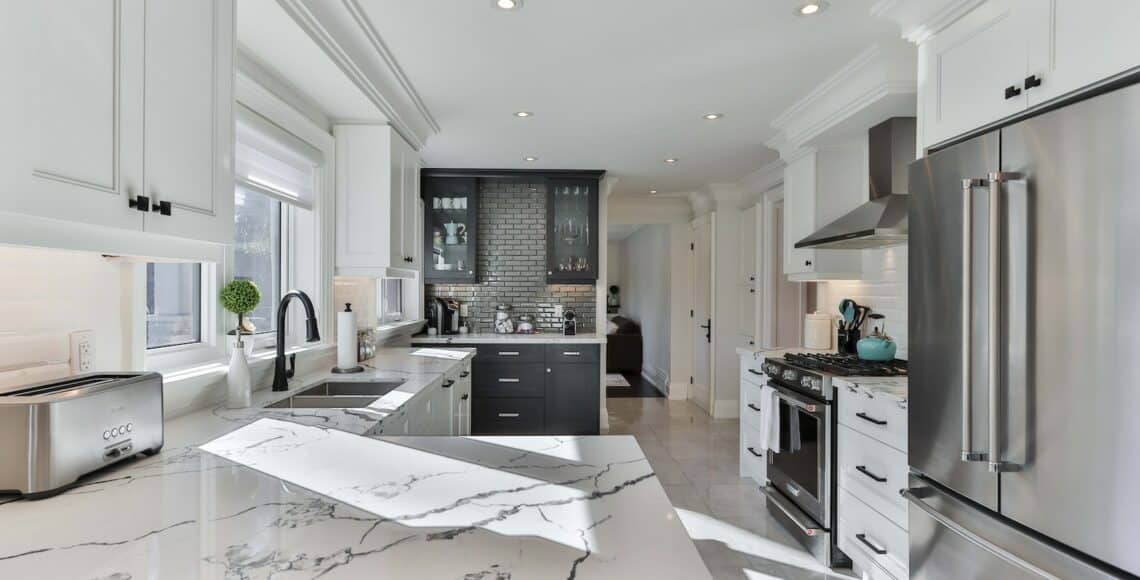 découvrez comment changer le carrelage de votre cuisine facilement et rapidement grâce à nos conseils pratiques et astuces d'experts.