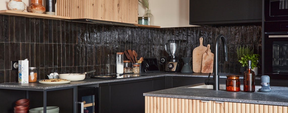 découvrez les étapes clés pour changer la porte de votre cuisine facilement et efficacement. guide pratique pour réussir vos travaux de rénovation.