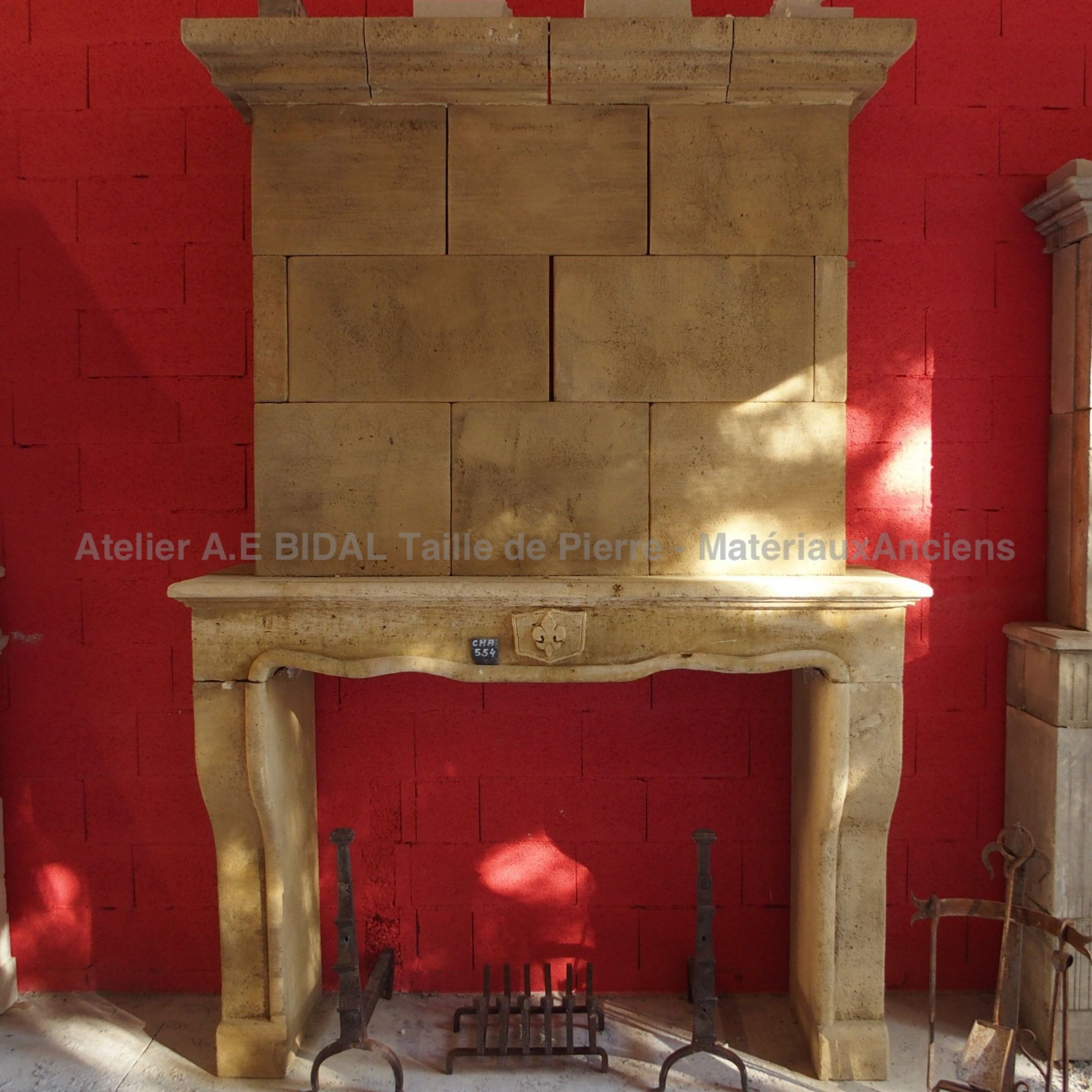 découvrez notre sélection de cheminées anciennes à rénover près de paris, alliant charme d'antan et potentiel de rénovation pour sublimer votre intérieur.