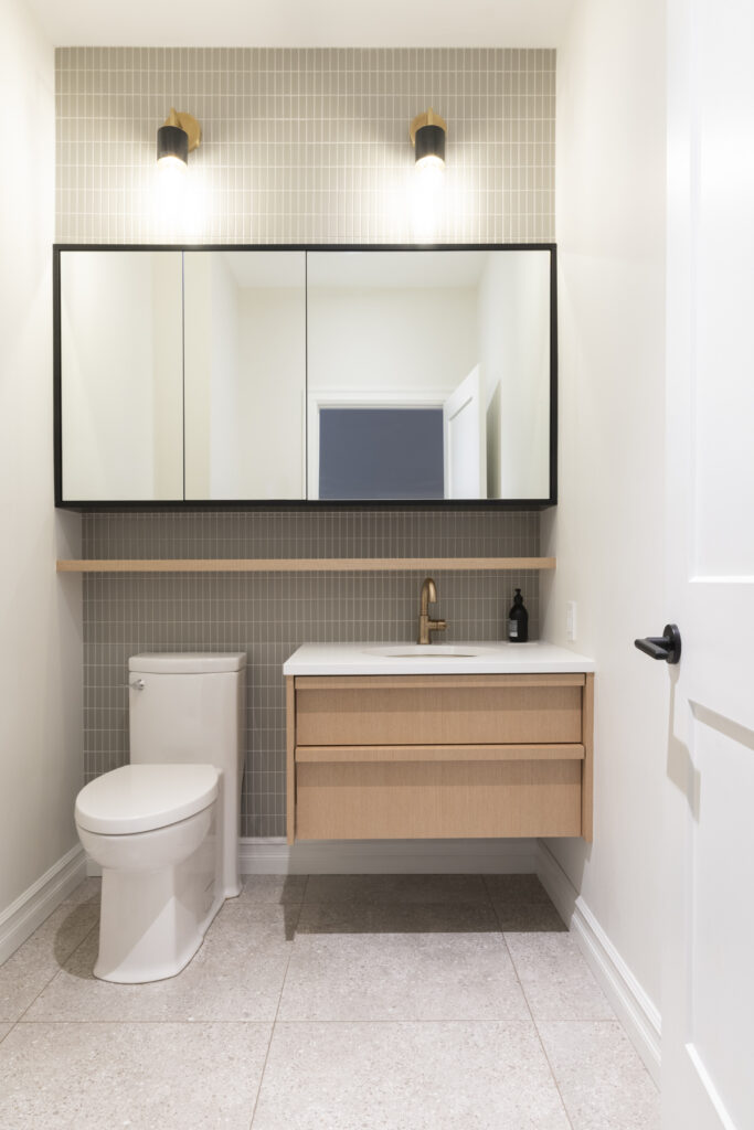 découvrez comment choisir le meilleur entrepreneur pour la rénovation de votre salle de bain, avec des conseils pratiques pour un projet réussi et sans souci.