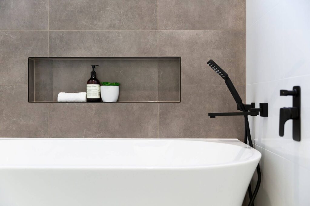 découvrez nos services professionnels de construction de salle de bain sur mesure, alliant design moderne et fonctionnalité pour un espace confortable et esthétique.