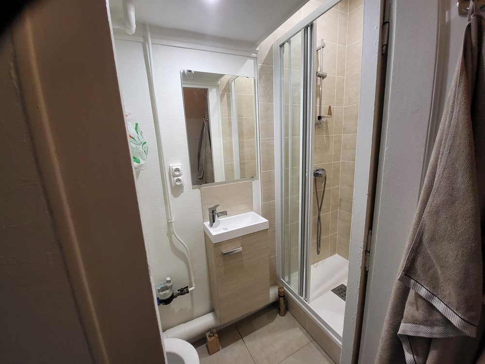 contactez-nous pour un service clés en main de rénovation complète de votre salle de bain, alliant qualité et savoir-faire professionnel.