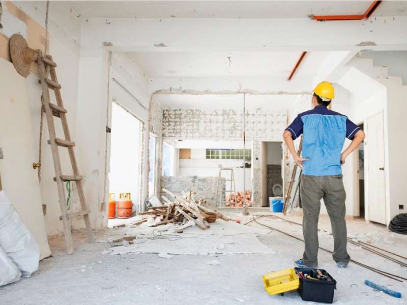 contactez nos experts en rénovation de maison pour un accompagnement personnalisé et des solutions adaptées à vos projets de rénovation.