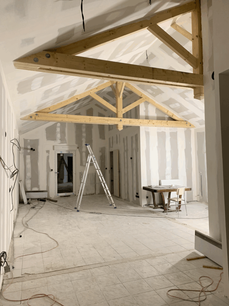 contactez nos experts en rénovation de maison pour un accompagnement personnalisé et des solutions sur mesure adaptées à vos projets.