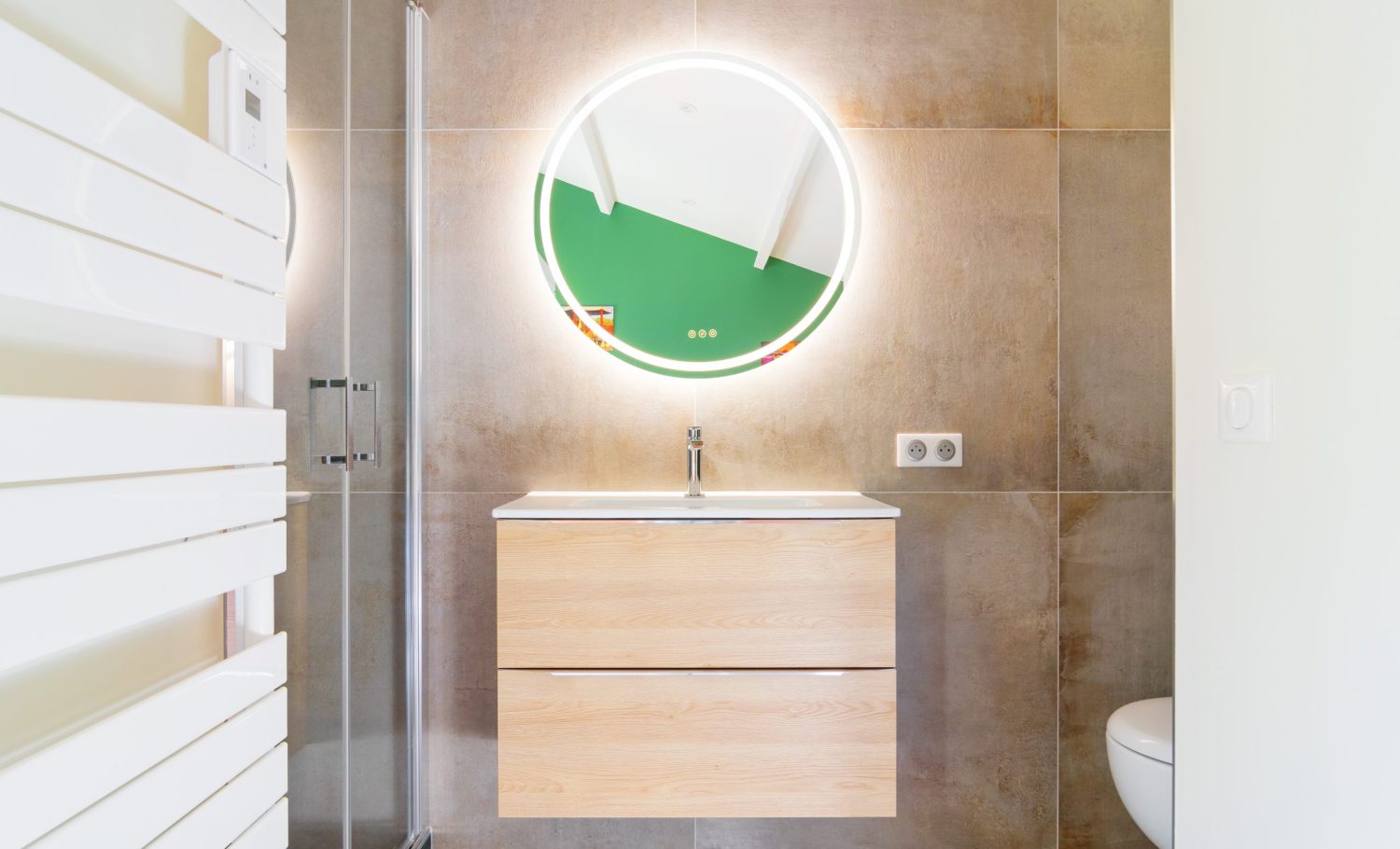 découvrez le coût d'aménagement d'un garage en suite parentale : estimation des travaux, matériaux, et conseils pour réussir votre projet de rénovation.