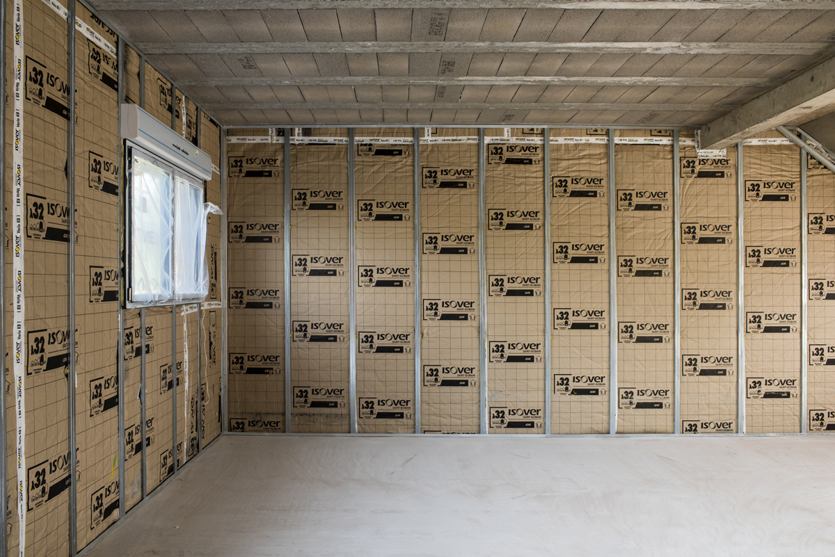 découvrez le coût de l'isolation pour une maison ancienne : tarifs, matériaux et conseils pour optimiser vos travaux d'isolation thermique et réaliser des économies d'énergie.